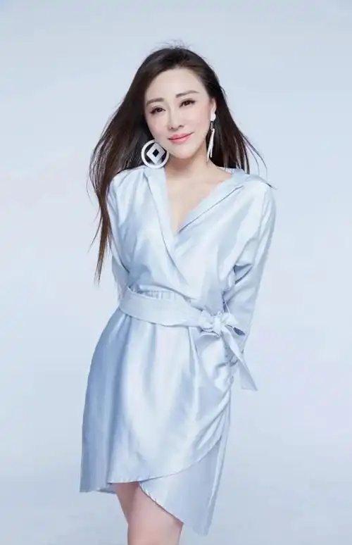 代表作:《巴郎子》《0991》《蓝色中国梦》《没有了你》格格代表作品