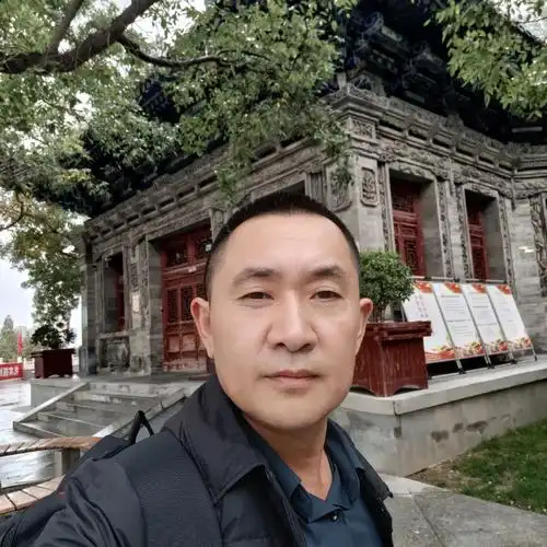 生活自由须尽逛,游山跨桥淘心境.不问明日晴与阴,滚滚红尘懂一 - 抖音