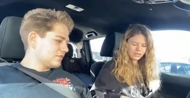 回顾19岁小伙因车祸半身被截女友却丝毫不嫌弃执意要求嫁给他