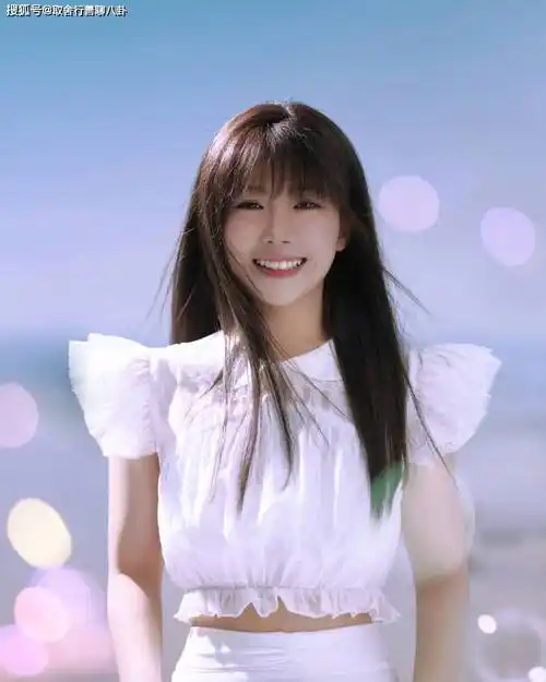 女星赖美云晒梦幻写真,白裙造型单纯无瑕,腰细腿长性感迷人