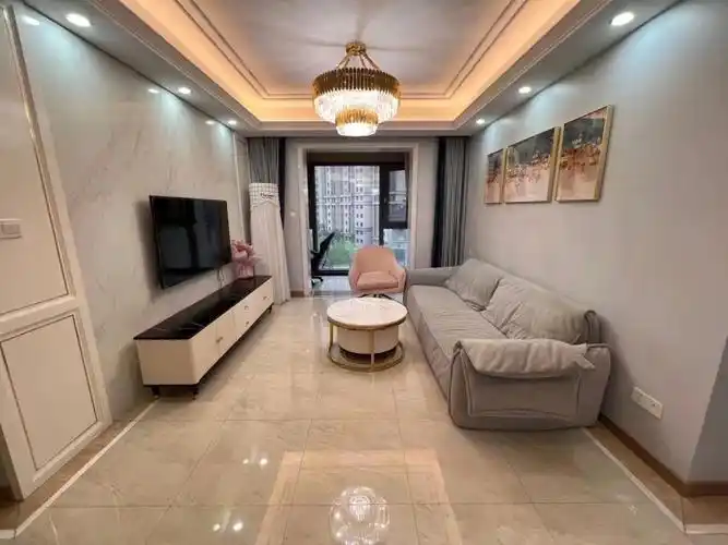 武汉光谷杨家湾三室一厅