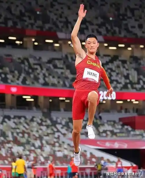 甚至有的网友把他比喻成后刘翔时代最伟大的中国男子田径运动员