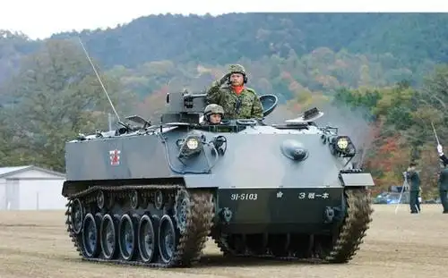 二战后日本研制的第一代履带式装甲人员输送车,也只有日本人能用