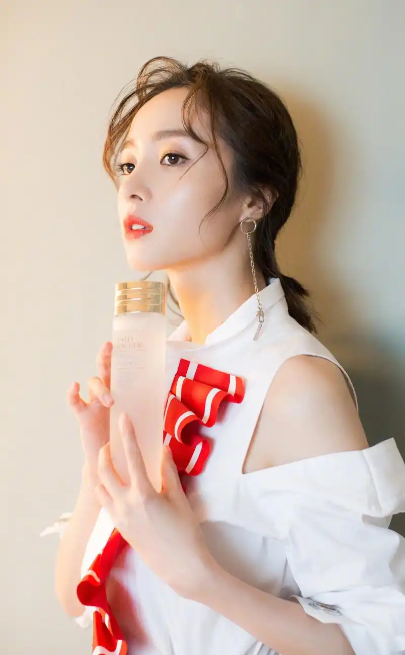 胡冰卿:清澈甜美,展现东方女性的优雅和美丽