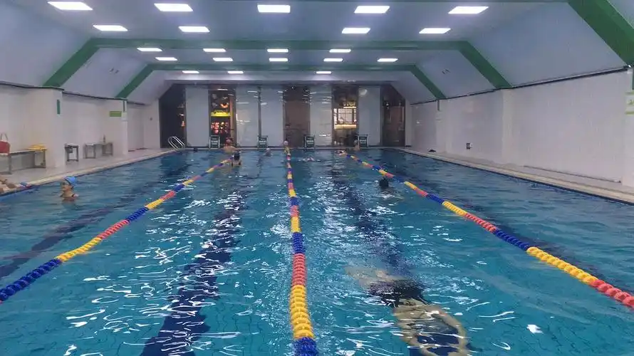 中秋相约恒温游泳池学游泳