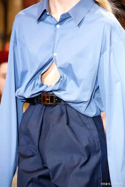 优雅又时尚!教你几种衬衣下摆的绑法,展现迷人身姿