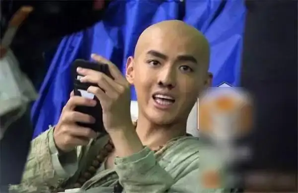 光头吴亦凡杀青!以后出门终于不用带假发了