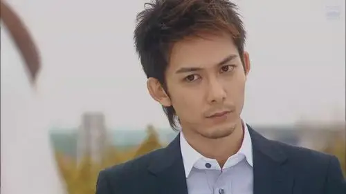 绿叶台在放柏原崇和佐藤蓝子演的《一吻定情》了 有同学和我一样很