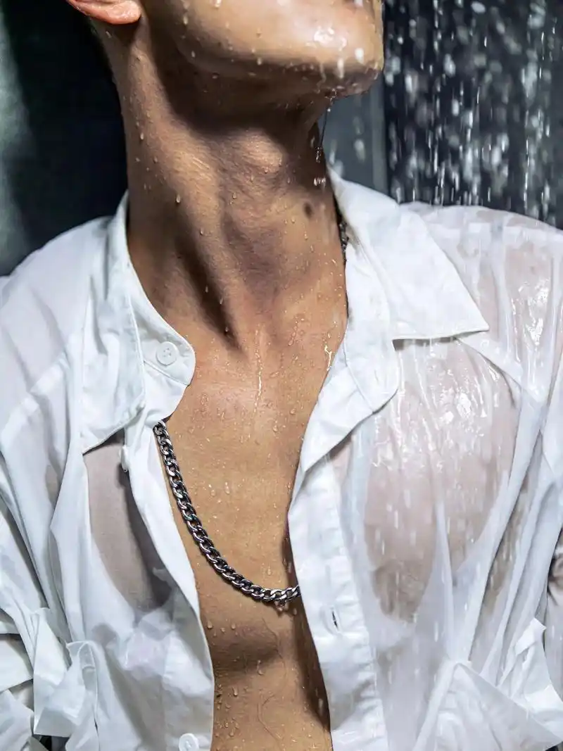 普通啊 当然普通 谁不普通#禁欲系  #摄影 #腹肌  # - 抖音