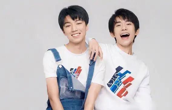 王俊凯复出的第二天千玺突然宣布改变身份小凯直接喜极而泣