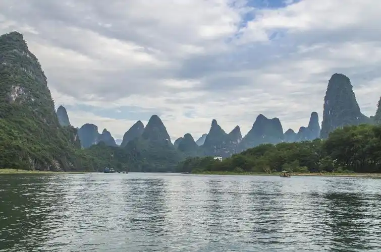 桂林漓江九马画山 vs club med