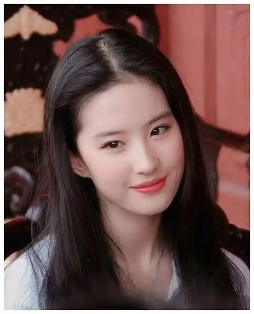 刘亦菲初中清纯照曝光!