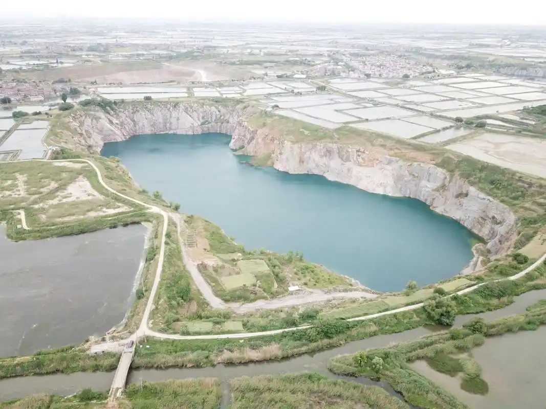 地址:江苏省常州市溧阳市长荡湖旅游度假区 交通:自驾前往,下高速之后