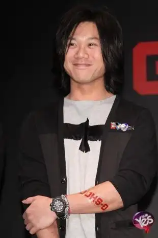 五月天玛莎被爆交往咖啡店长发妹 疑似同居/图