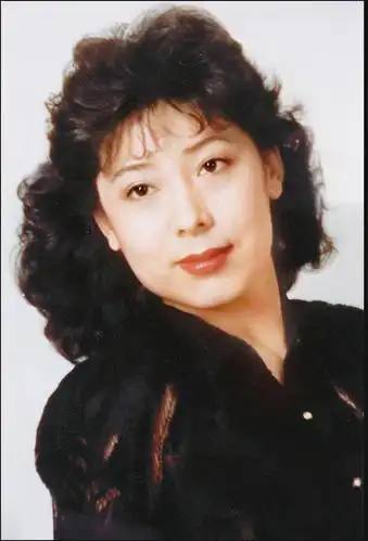 著名歌唱家关牧村,35岁离婚净身出户,两次拒美国绿卡后怎样了?