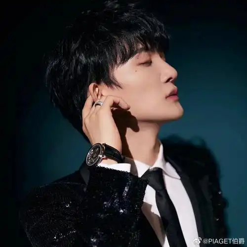 伯爵星光 #歌手 @卡布叻_周深 佩戴#altiplano至臻超薄系列 #腕表与