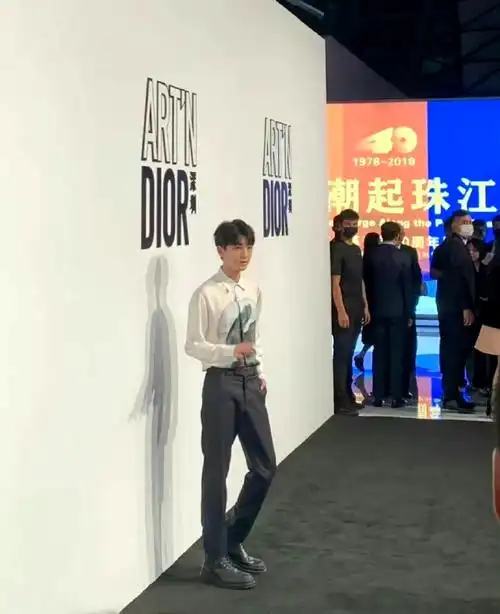 王俊凯春节胖15斤#  热芝士:33净身高182!