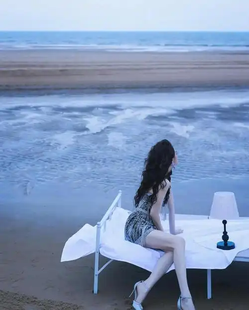 人气演员戚薇李承铉今日海边氛围感大片出炉啦太般配啦