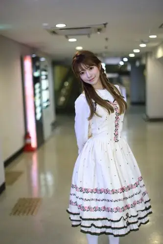 韩国第一美女yurisa变身小魔女