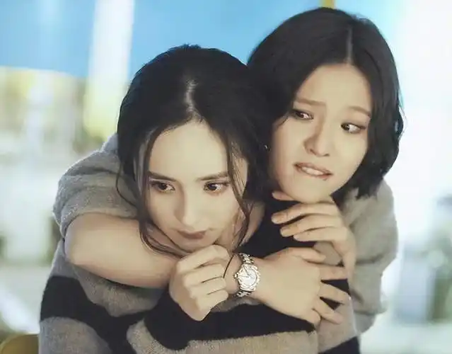 有钱也不抛弃穷朋友36岁的杨幂这一次让所有人刮目相看