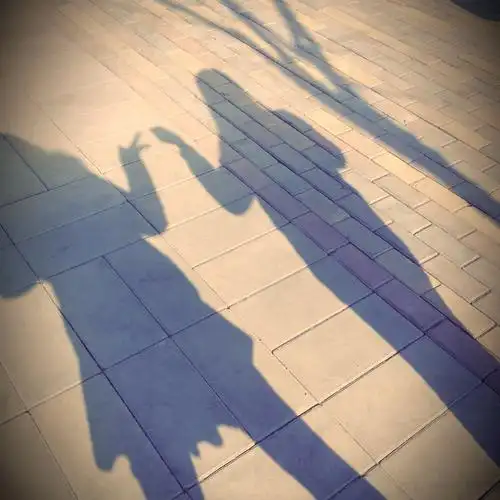 影子爱人:说好了在这光怪陆离的城市不离不弃.