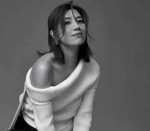 又走一个tvb当家花旦黄智雯宣布离巢和公司结束16年宾主关系