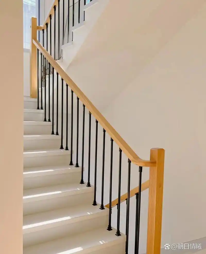 楼梯扶手来啦,性价比超高 黑色实心小柱77原木色实木扶手99 扶手