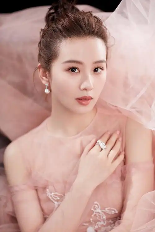 娱乐圈最耐看5位女明星,迪丽热巴和赵丽颖上榜,第一位是公认的