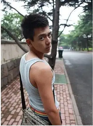 学生时代的李现发现当时的颜值就吊打一大批路人了啊