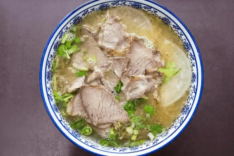 炖牛肉汤时别再乱放调料了牢记3个技巧牛肉软烂汤汁鲜美