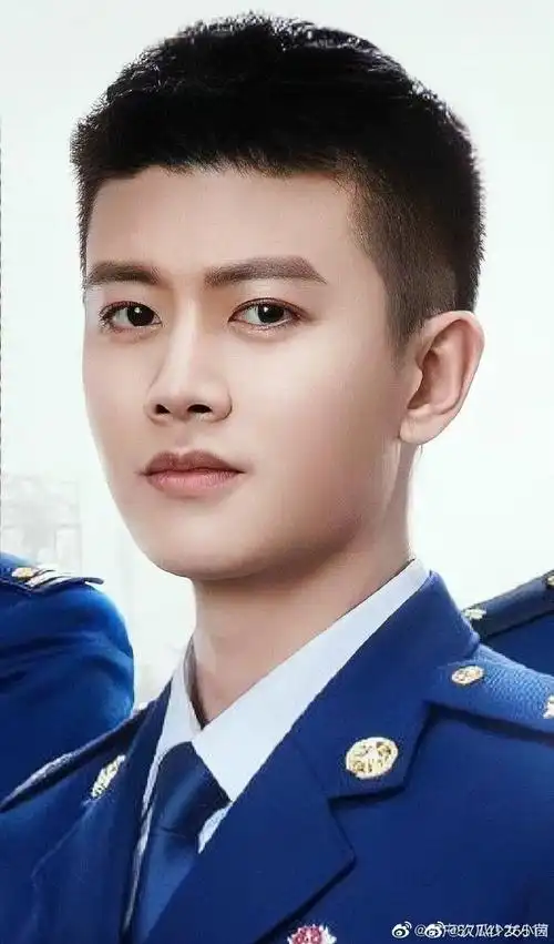 任嘉伦请把军装焊在身上##蓝焰突击