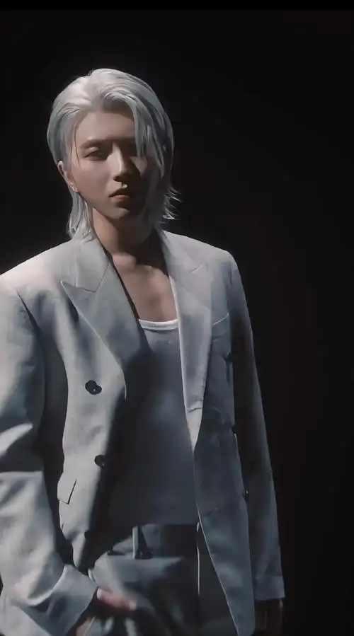 蔡徐坤染了银发梦回偶练