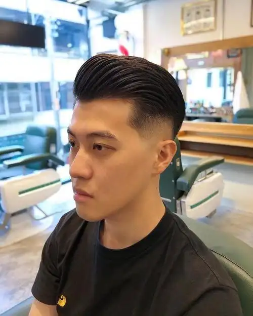 男生留两边渐变发型太帅了今年就剪这4款干净利落显精神