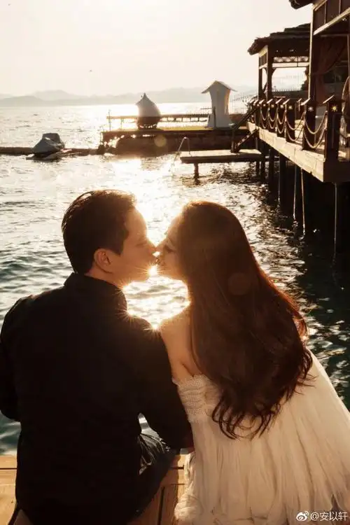 安以轩结婚纪念日公布怀孕喜讯评论中胡歌和赵丽颖躺枪