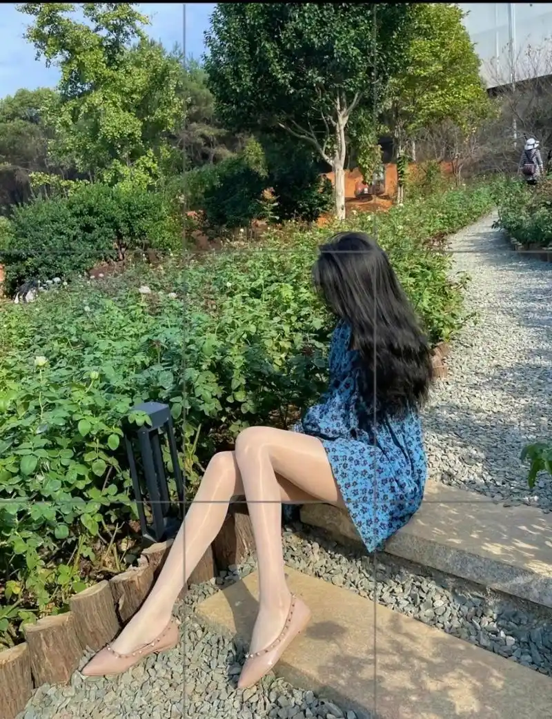 补发一下今天温柔照#时尚穿搭# #丝袜# #大长腿美女