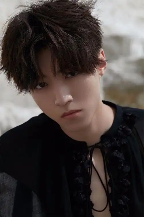 让王俊凯颜值波动最大的6款发型, 第1款和第4款堪比整容_网易订阅