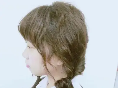 中学生小清新扎发教程 小女生可爱扎发发型图片