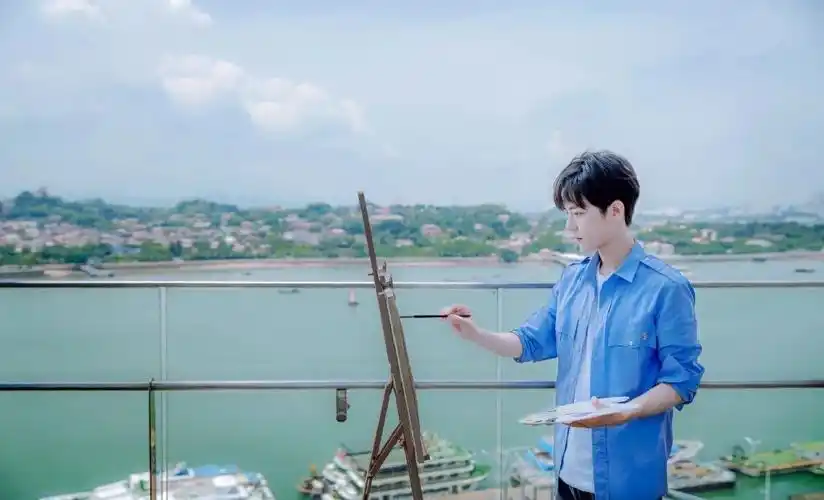 肖战壁纸他是一个很爱笑的人看到他笑容的人嘴角也会上扬