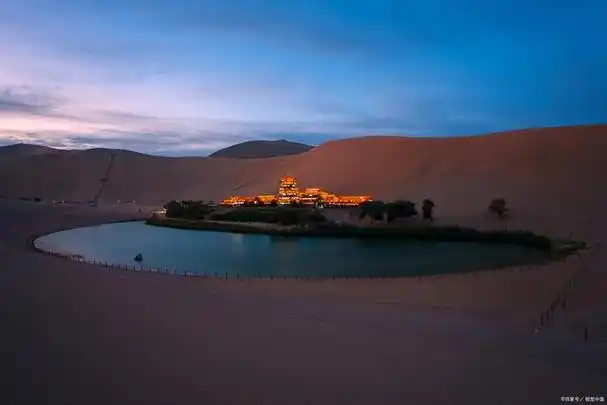 沙漠明珠-甘肃月牙泉