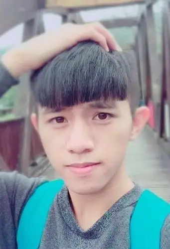 男学生适合什么样刘海发型校园风格短头发这样剃剪