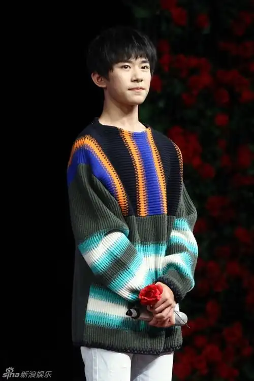 15岁易烊千玺庆生土豪粉壕哭网友