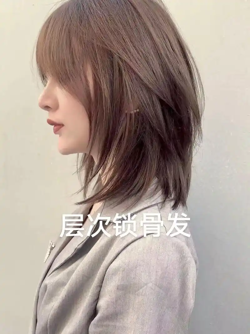 酷飒款高层次短发锁骨发.这款不挑脸型中短发发型.