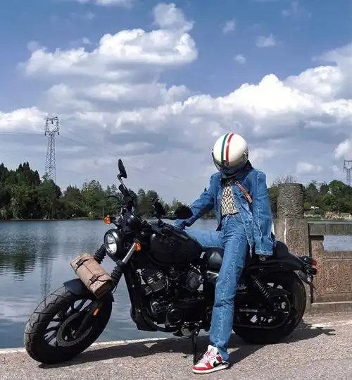 骑摩托车的季节