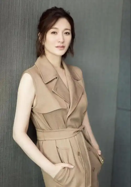 钟汉良李小冉年龄(李小冉:39岁嫁给男闺蜜,5个亿随便作,如今婚姻状况