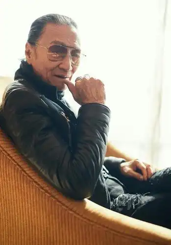 对话谢贤:我很疼孙子的 没权管他们进不进娱乐圈