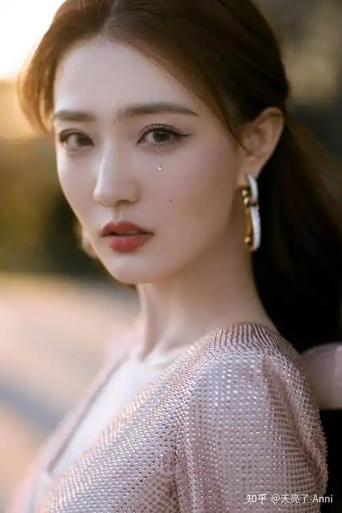 徐璐身着深v礼服 尽显完美身材!