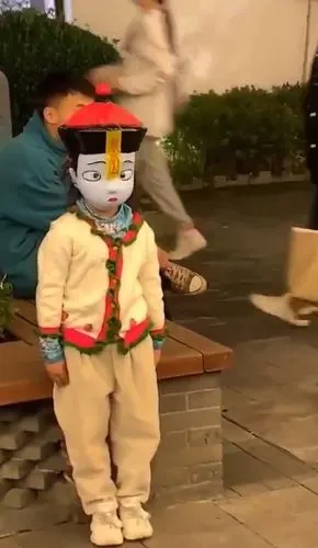 内八小僵尸萌版袁湘琴这届万圣节光吃可爱我就能饱