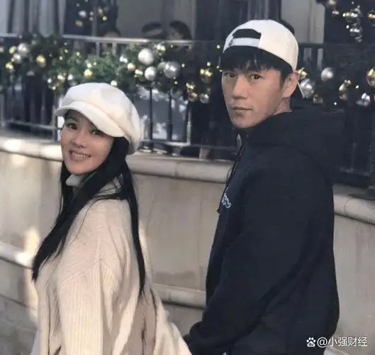 事实证明娶了大自己十岁伊能静的秦昊早已走上了另一条道路