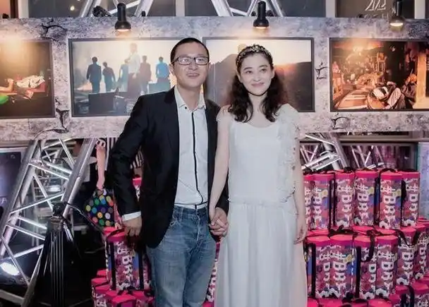 曾剑是著名演员梅婷的丈夫,内地电影摄影师,剪辑师.