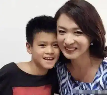 之后,嘟嘟就一直跟着金星一起生活.